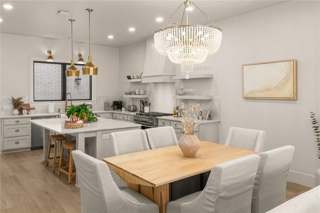 222 SE B Street, Bentonville, AR 72712