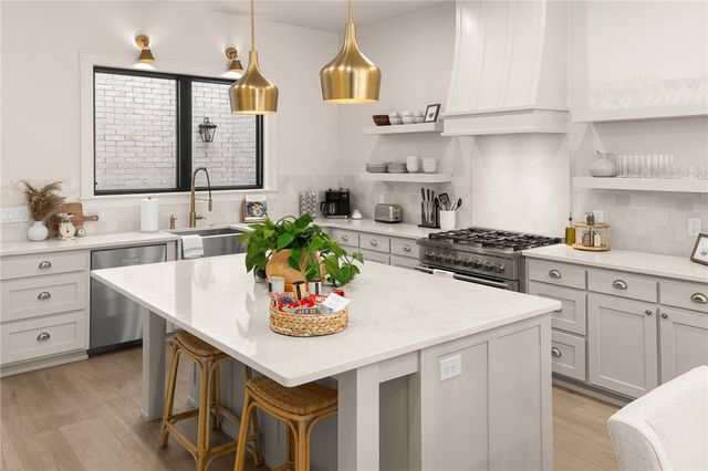 222 SE B Street, Bentonville, AR 72712