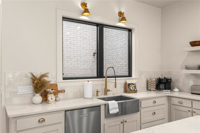 222 SE B Street, Bentonville, AR 72712