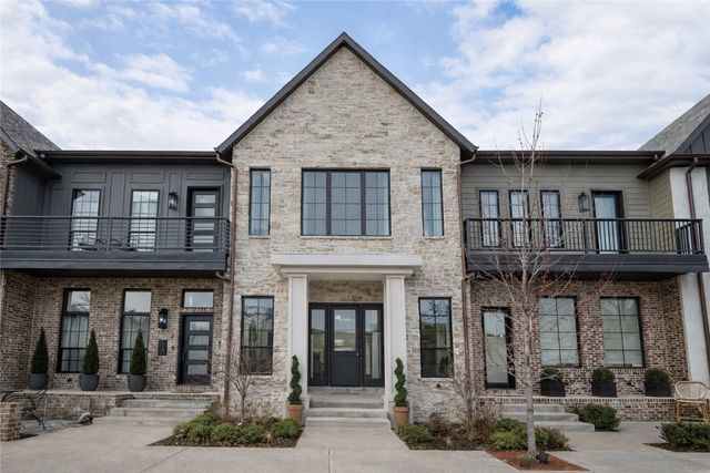 222 SE B Street, Bentonville, AR 72712