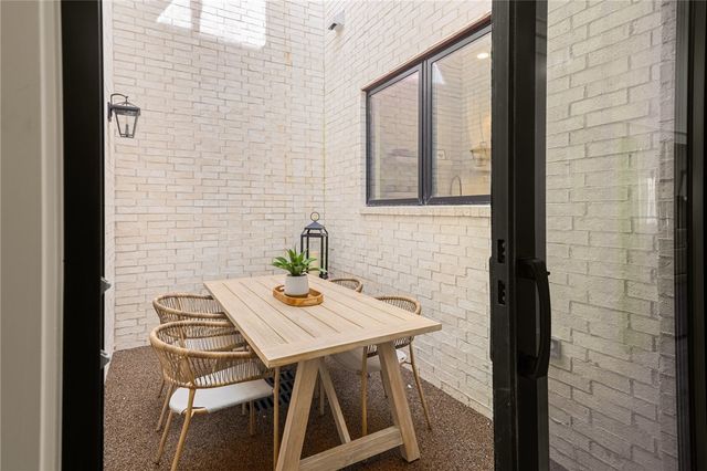 222 SE B Street, Bentonville, AR 72712