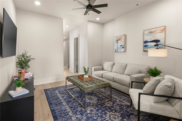 222 SE B Street, Bentonville, AR 72712