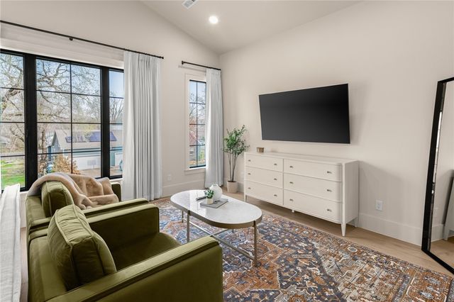 222 SE B Street, Bentonville, AR 72712