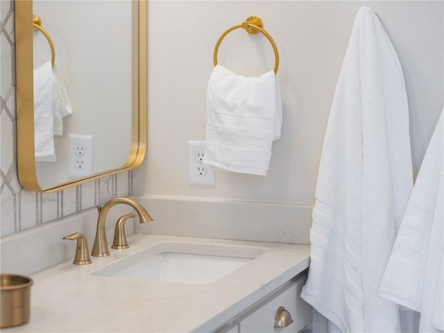 222 SE B Street, Bentonville, AR 72712