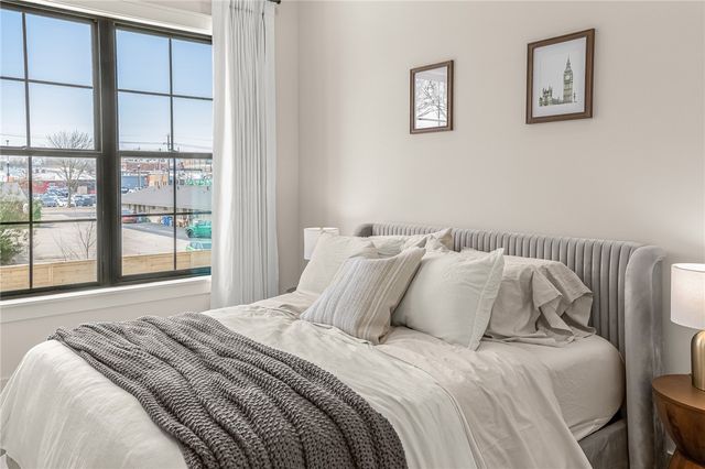 222 SE B Street, Bentonville, AR 72712