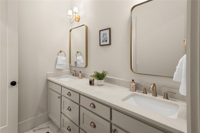 222 SE B Street, Bentonville, AR 72712