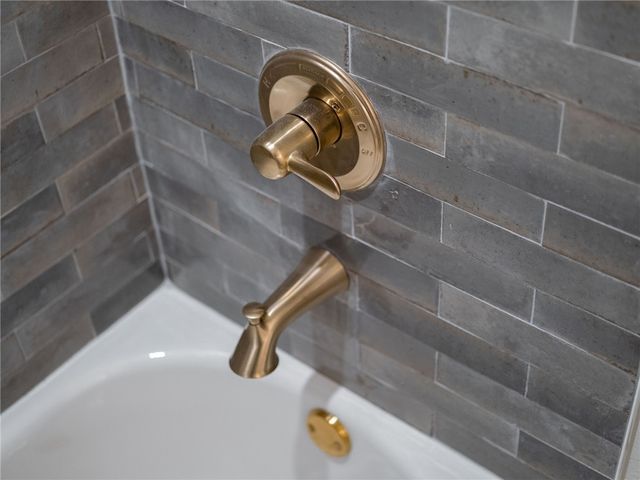 222 SE B Street, Bentonville, AR 72712