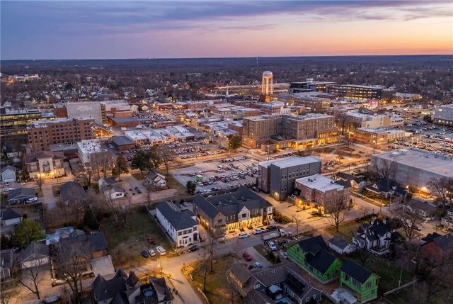 222 SE B Street, Bentonville, AR 72712