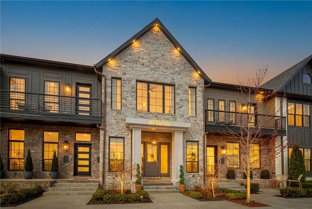 222 SE B Street, Bentonville, AR 72712