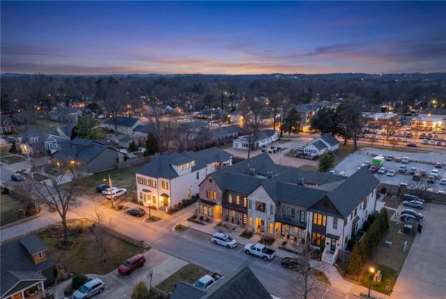 222 SE B Street, Bentonville, AR 72712