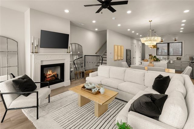 222 SE B Street, Bentonville, AR 72712