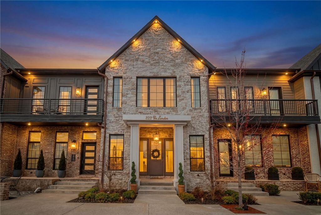 222 SE B Street, Bentonville, AR 72712