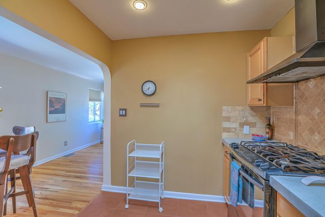 305 Adams Street NE, Albuquerque, NM 87108