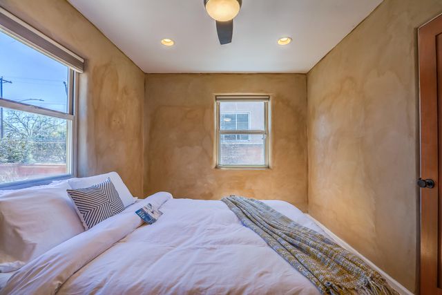 305 Adams Street NE, Albuquerque, NM 87108