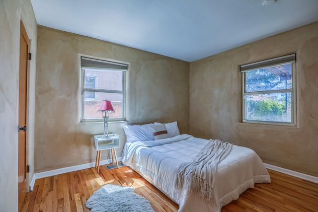 305 Adams Street NE, Albuquerque, NM 87108