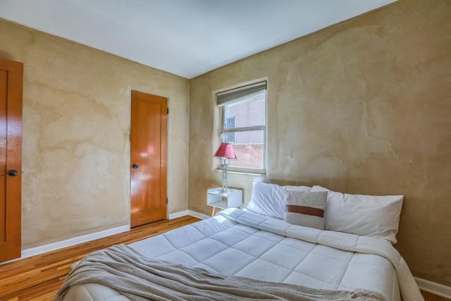 305 Adams Street NE, Albuquerque, NM 87108