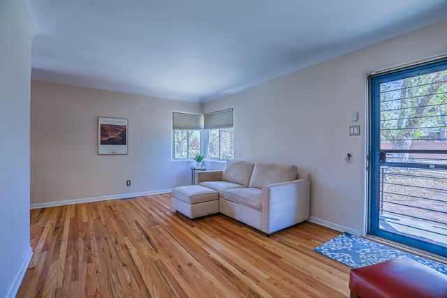 305 Adams Street NE, Albuquerque, NM 87108