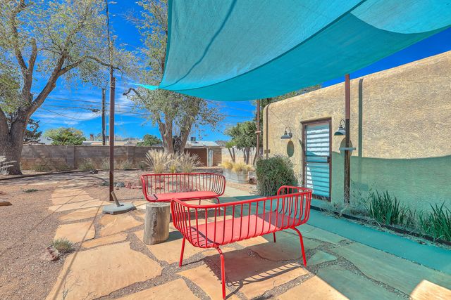 305 Adams Street NE, Albuquerque, NM 87108