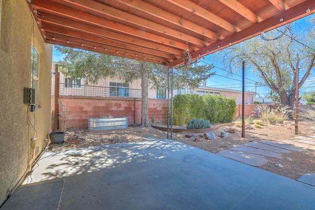 305 Adams Street NE, Albuquerque, NM 87108