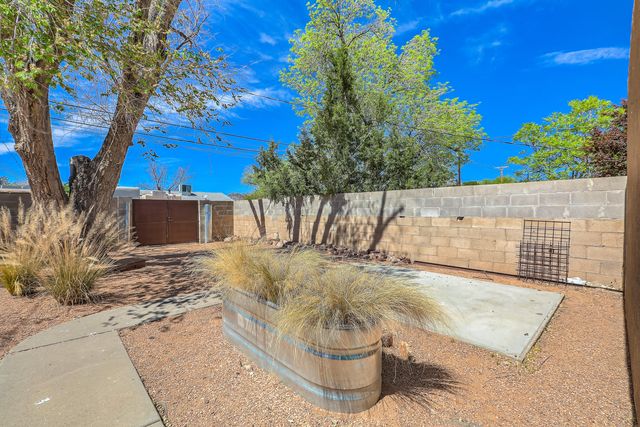 305 Adams Street NE, Albuquerque, NM 87108