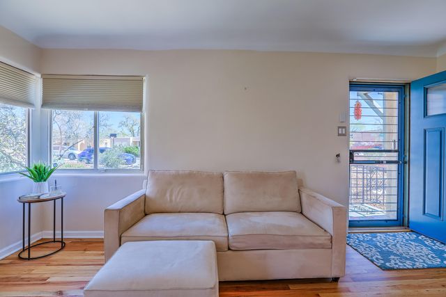 305 Adams Street NE, Albuquerque, NM 87108