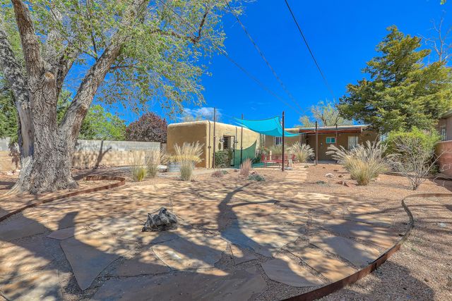 305 Adams Street NE, Albuquerque, NM 87108