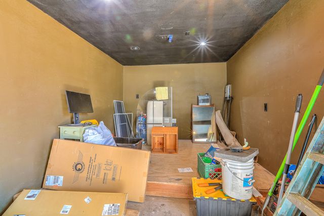 305 Adams Street NE, Albuquerque, NM 87108