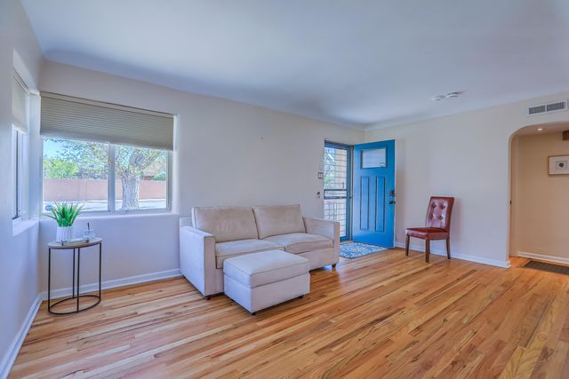 305 Adams Street NE, Albuquerque, NM 87108