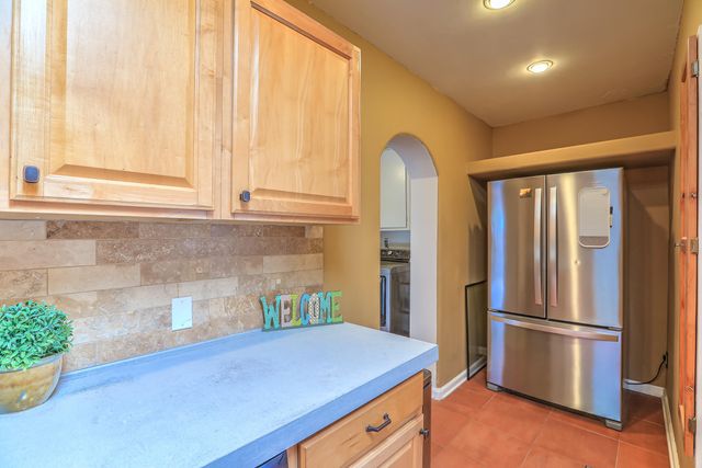 305 Adams Street NE, Albuquerque, NM 87108