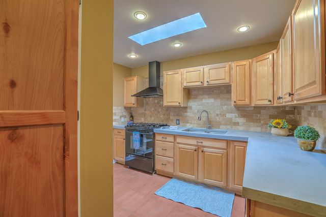 305 Adams Street NE, Albuquerque, NM 87108