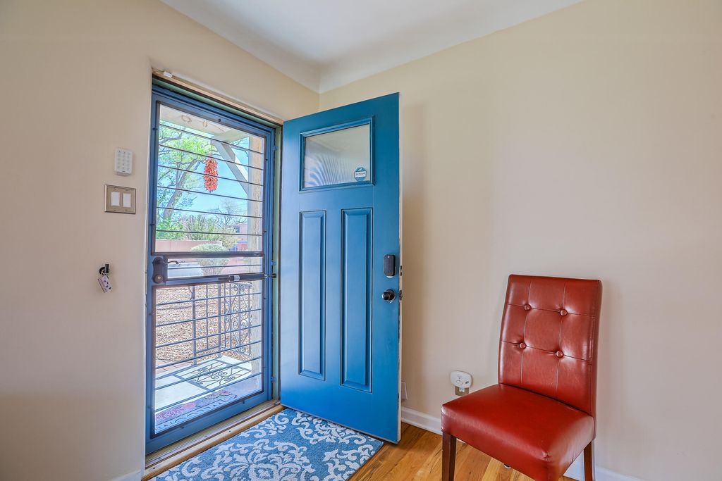 305 Adams Street NE, Albuquerque, NM 87108