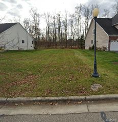 Unit 75 Edgewood Drive, Grand Blanc, MI 48439
