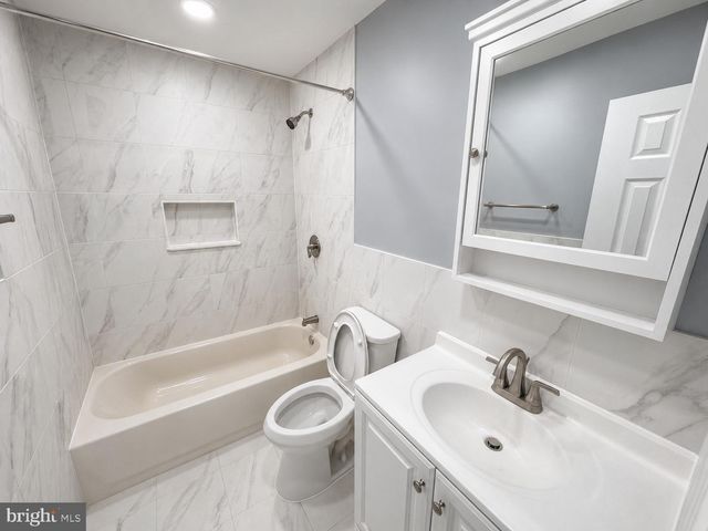 2216 HOFFNAGLE ST, Philadelphia, PA 19152