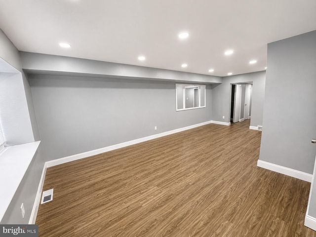 2216 HOFFNAGLE ST, Philadelphia, PA 19152
