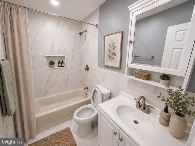 2216 HOFFNAGLE ST, Philadelphia, PA 19152