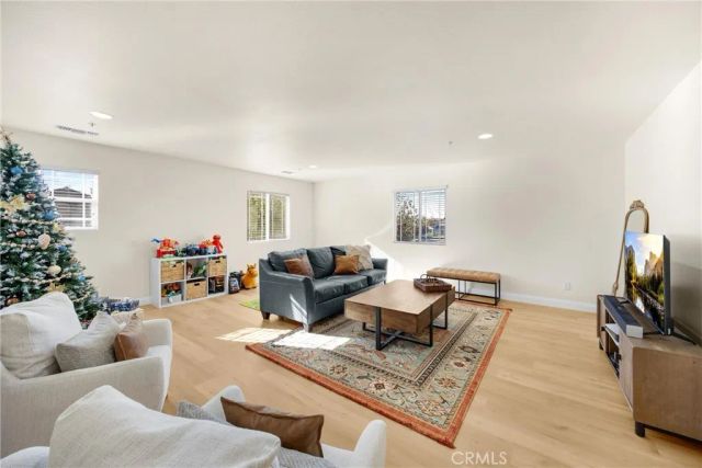 16294 Los Coyotes, Fontana, CA 92336