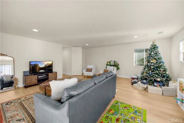 16294 Los Coyotes, Fontana, CA 92336