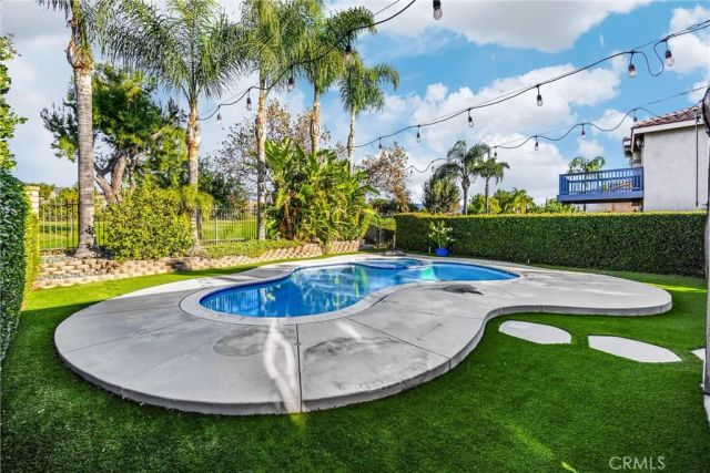 16294 Los Coyotes, Fontana, CA 92336