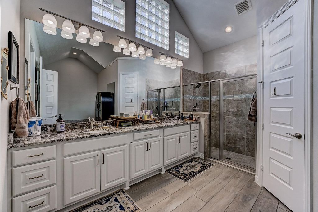 Image 29 of property listing at 18111 Kersland Court, Richmond, TX 77407