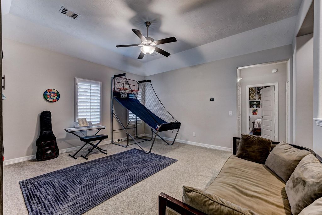 Image 33 of property listing at 18111 Kersland Court, Richmond, TX 77407