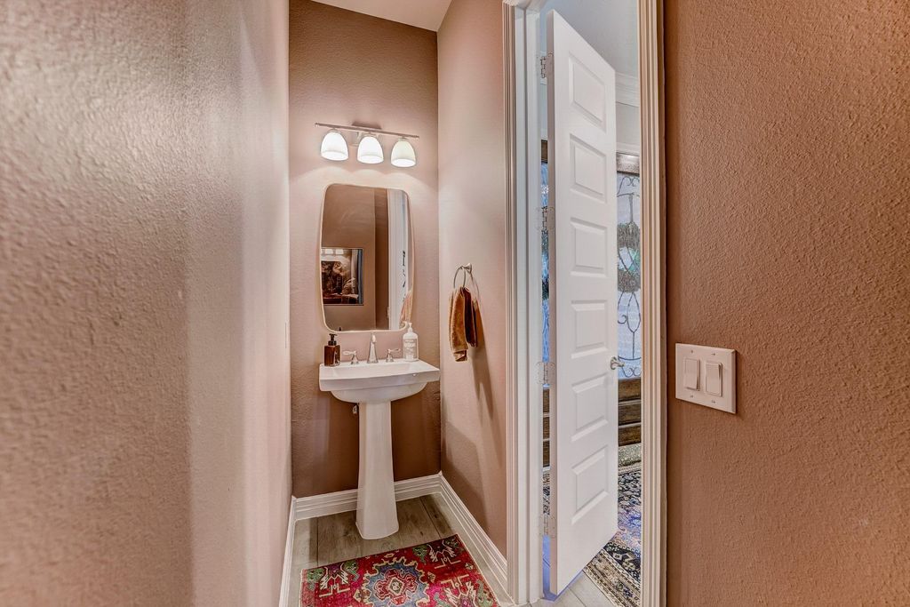 Image 8 of property listing at 18111 Kersland Court, Richmond, TX 77407