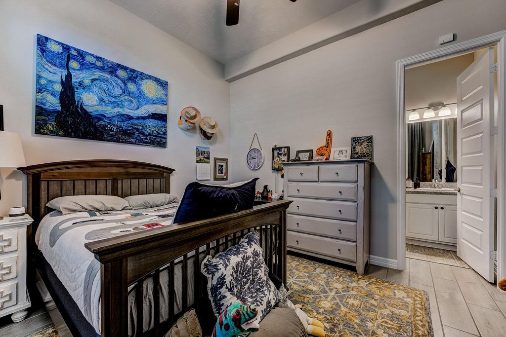 Image 9 of property listing at 18111 Kersland Court, Richmond, TX 77407