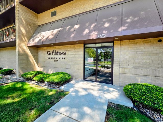 1380 Oakwood Avenue 204, Des Plaines, IL 60016