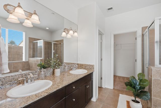 742 Kaweah Avenue, Clovis, CA 93619