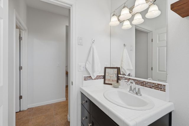 742 Kaweah Avenue, Clovis, CA 93619