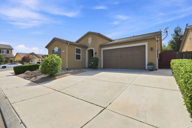 742 Kaweah Avenue, Clovis, CA 93619