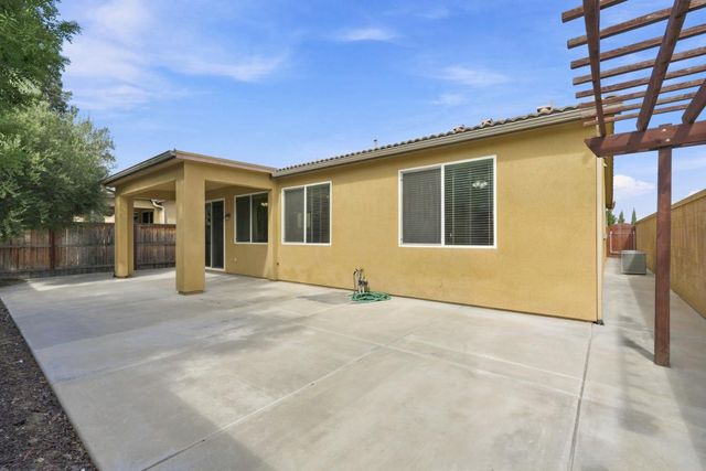 742 Kaweah Avenue, Clovis, CA 93619