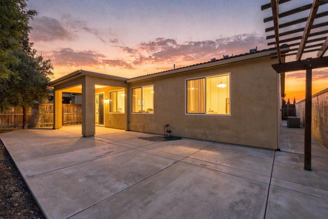 742 Kaweah Avenue, Clovis, CA 93619