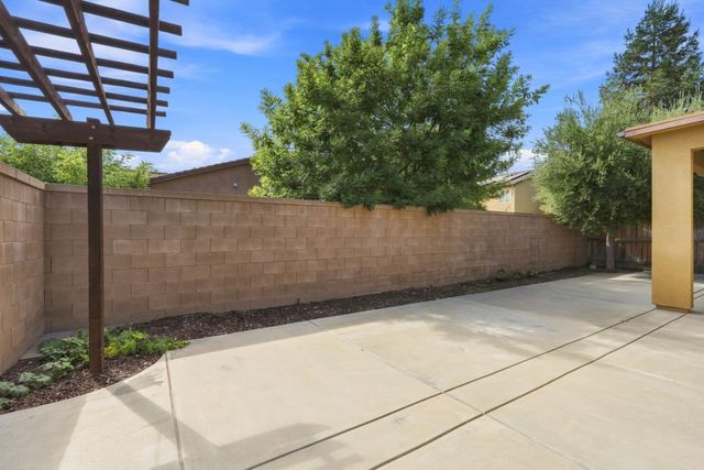 742 Kaweah Avenue, Clovis, CA 93619
