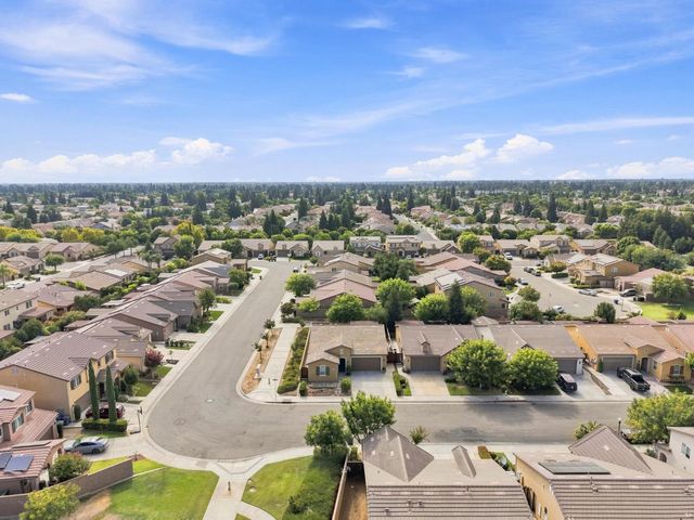 742 Kaweah Avenue, Clovis, CA 93619